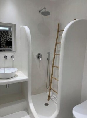 Combined shower/tub - THALASSA ROOM (Naxos)