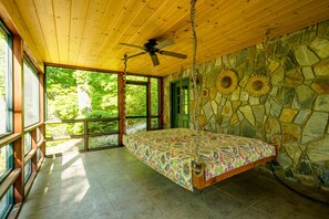 3 habitaciones, escritorio, internet gratis y ropa de cama 