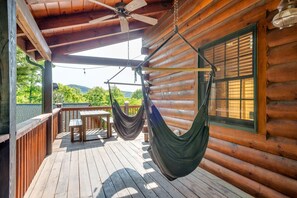 Outdoor dining - Luxurious log cabin w/stunning views, WiFi, hot tub + 15 mins to Black Mountain (Old Fort)