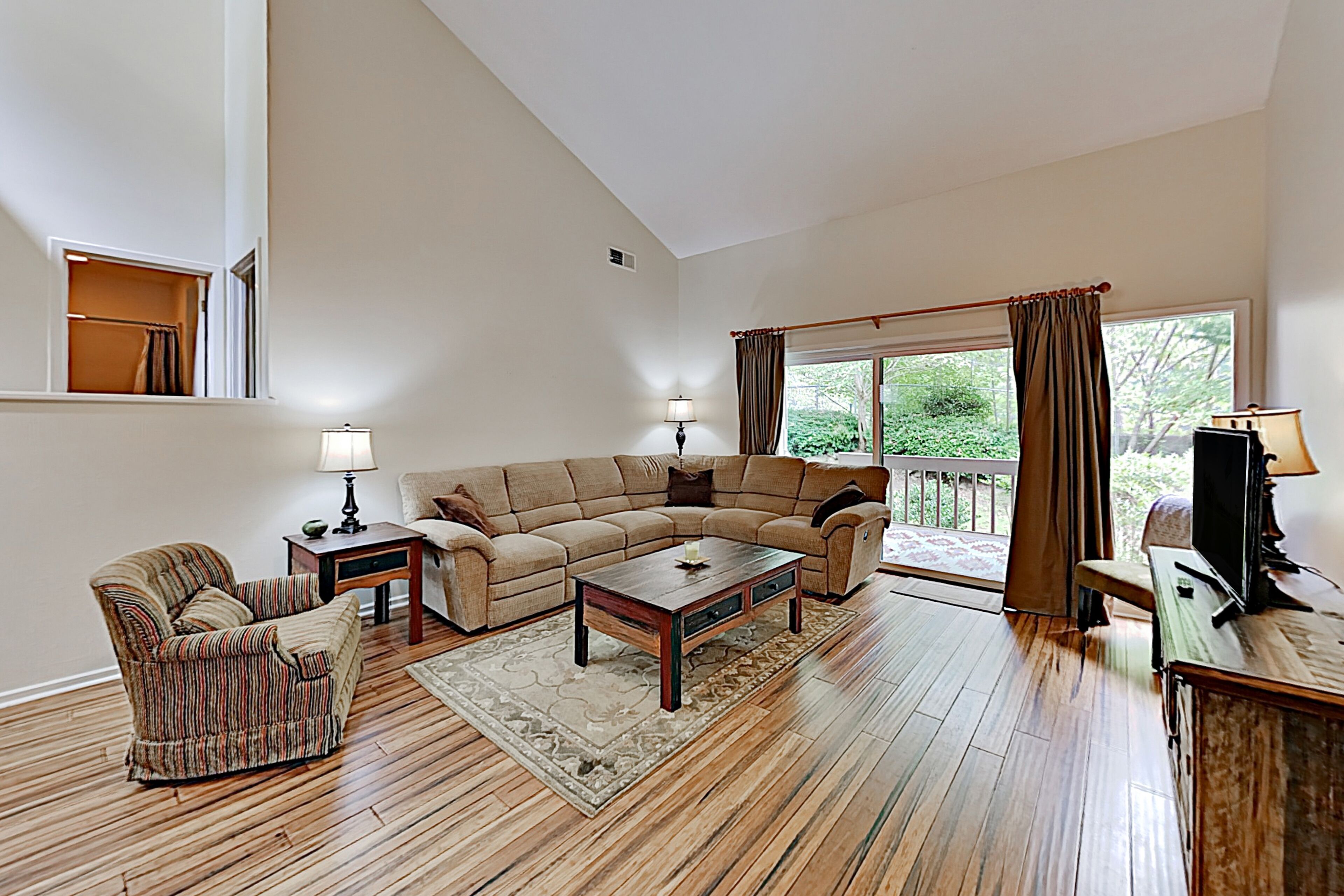 Amazing Rumbling Bald locale resort amenities including pools, beach