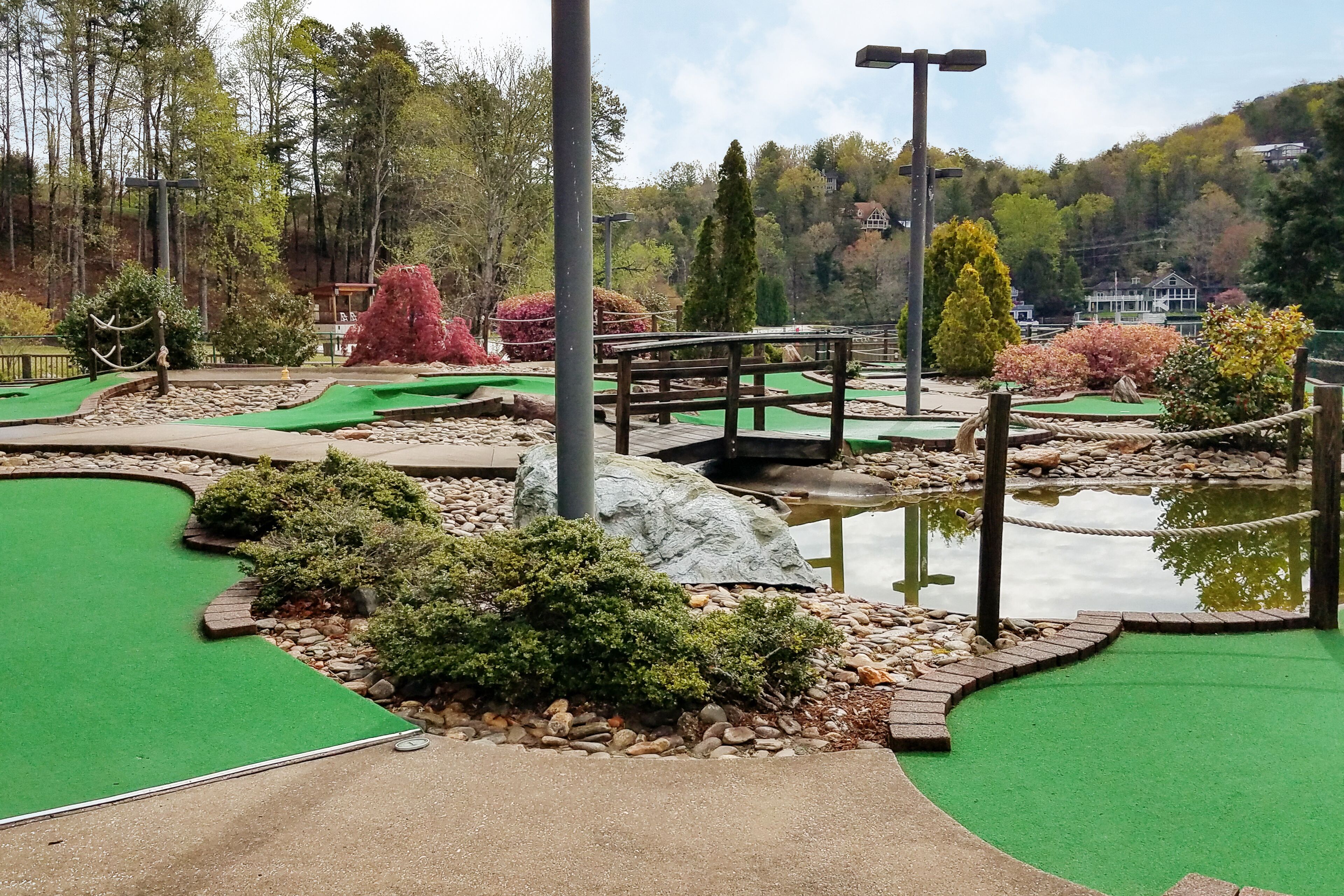 Amazing Rumbling Bald locale resort amenities including pools, beach