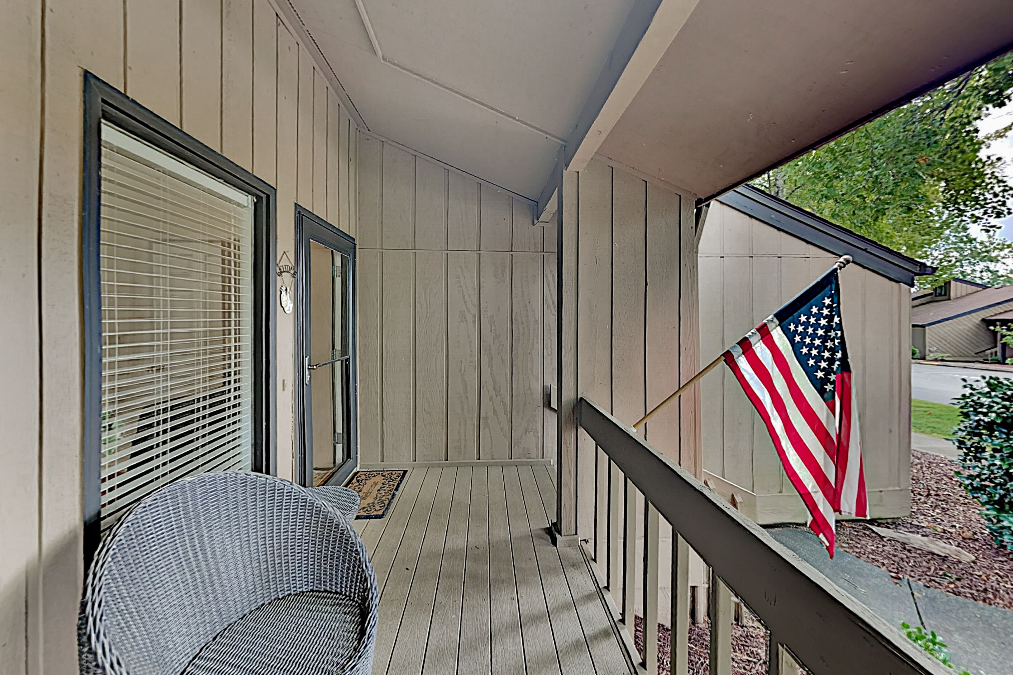 Amazing Rumbling Bald locale resort amenities including pools, beach