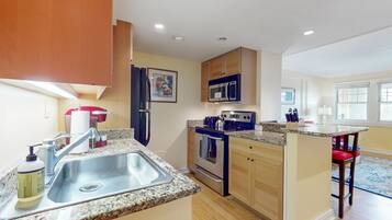 Réfrigérateur, micro-ondes, four, lave-vaisselle