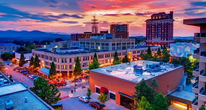 Newly renovated condo with a washer/dryer, and AC - in a great central location