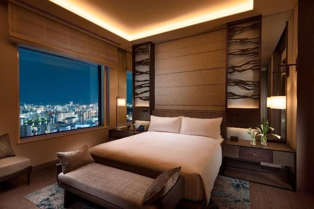 In-room safe, desk, laptop workspace, blackout curtains