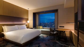 Premium Room, 1 King Bed | In-room safe, desk, laptop workspace, blackout drapes