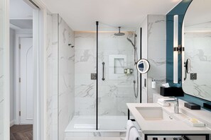 Bathroom shower - Lost Property St. Paul's London, Curio Collection By Hilton (London)