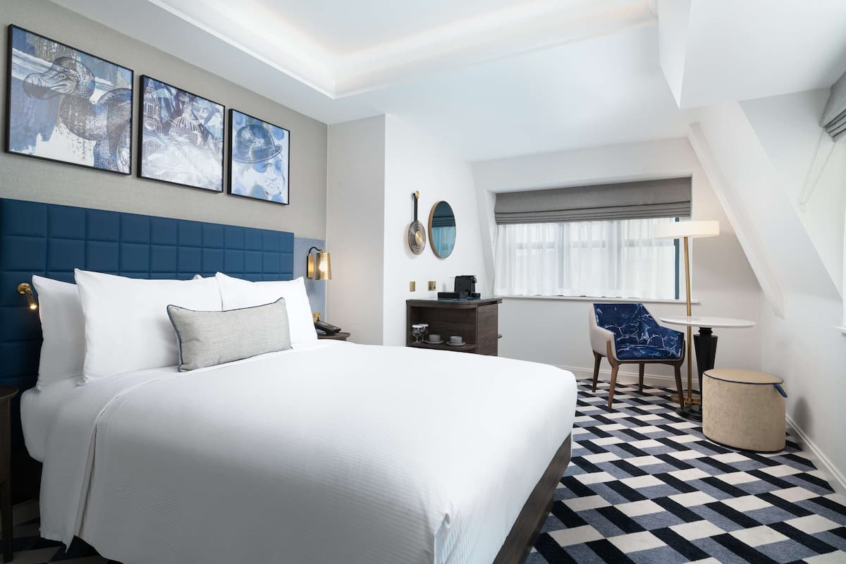 Habitación Deluxe, 1 cama de matrimonio | Caja fuerte, tabla de planchar con plancha, cunas gratuitas
