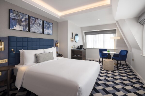 Deluxe-huone, 1 keskisuuri parisänky | Tallelokero huoneessa, silitysrauta/-lauta, ilmaiset vauvansängyt