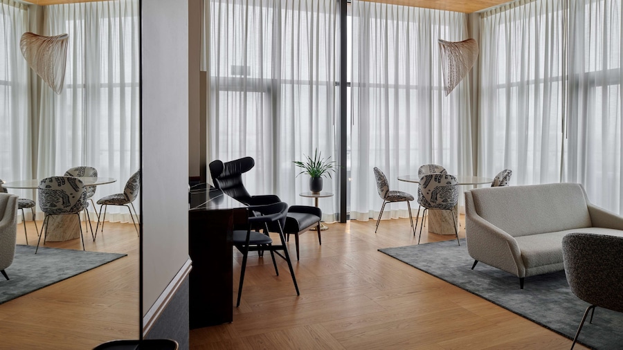 Iceland Parliament Hotel, Curio Collection By Hilton