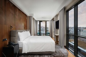Ropa de cama de alta calidad, minibar, caja fuerte y escritorio