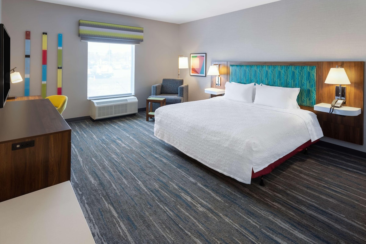 In-room safe, desk, laptop workspace, blackout curtains