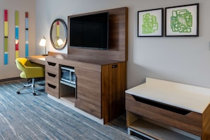 In-room safe, desk, laptop workspace, blackout curtains - Hampton Inn Monticello (Monticello)