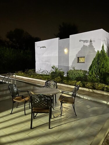 Une villa avec piscine et jardin pour votre confort