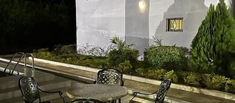 Une villa avec piscine et jardin pour votre confort