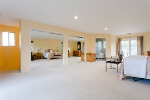 2 bedrooms, desk, iron/ironing board, travel crib