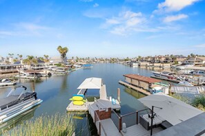Marina - * Large Updated Waterfront Delta Manor Boat Dock * (Discovery Bay)