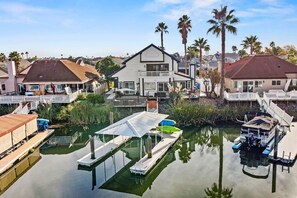 Marina - * Large Updated Waterfront Delta Manor Boat Dock * (Discovery Bay)