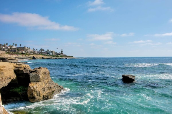 Just a short stroll to the Pacific Ocean.