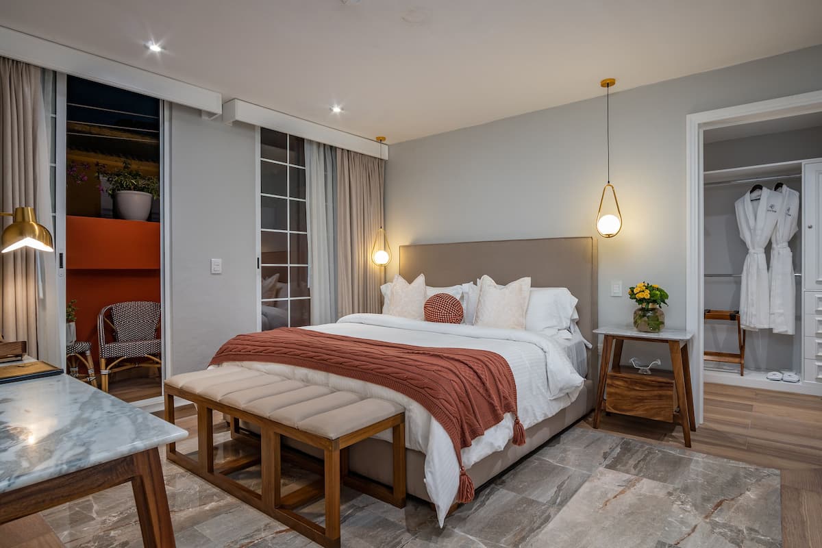 Habitación Confort | Ropa de cama de alta calidad, escritorio, wifi gratis y ropa de cama