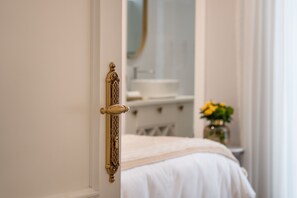 Quarto com design assinado | Roupas de cama premium, escrivaninha, Wi-Fi de cortesia, roupa de cama