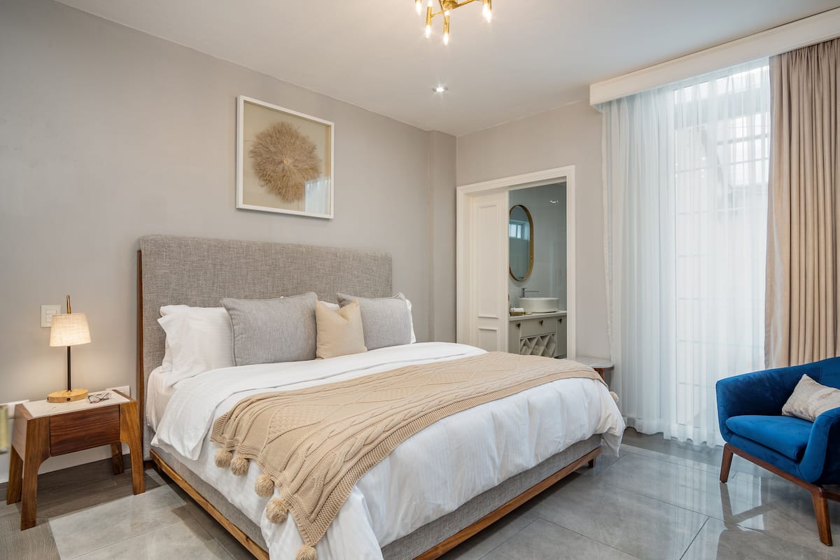Habitación Prestigio | Ropa de cama de alta calidad, escritorio, wifi gratis y ropa de cama