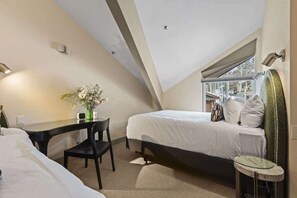 3 habitaciones, tabla de planchar con plancha, wifi y ropa de cama 