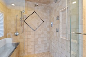 أحواض استحمام، مجففات شعر، مناشف، صابون