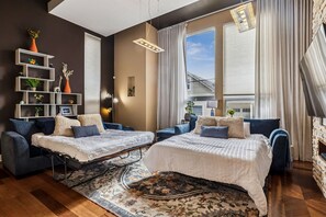 4 bedrooms, desk, iron/ironing board, travel crib - The Summit On Sixth Street-LUXURY MODERN 4BR Home (Cleveland)