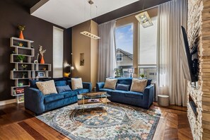 Smart TV, fireplace, video games, music library - The Summit On Sixth Street-LUXURY MODERN 4BR Home (Cleveland)