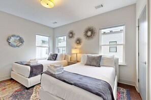 3 bedrooms, iron/ironing board, WiFi, bed sheets