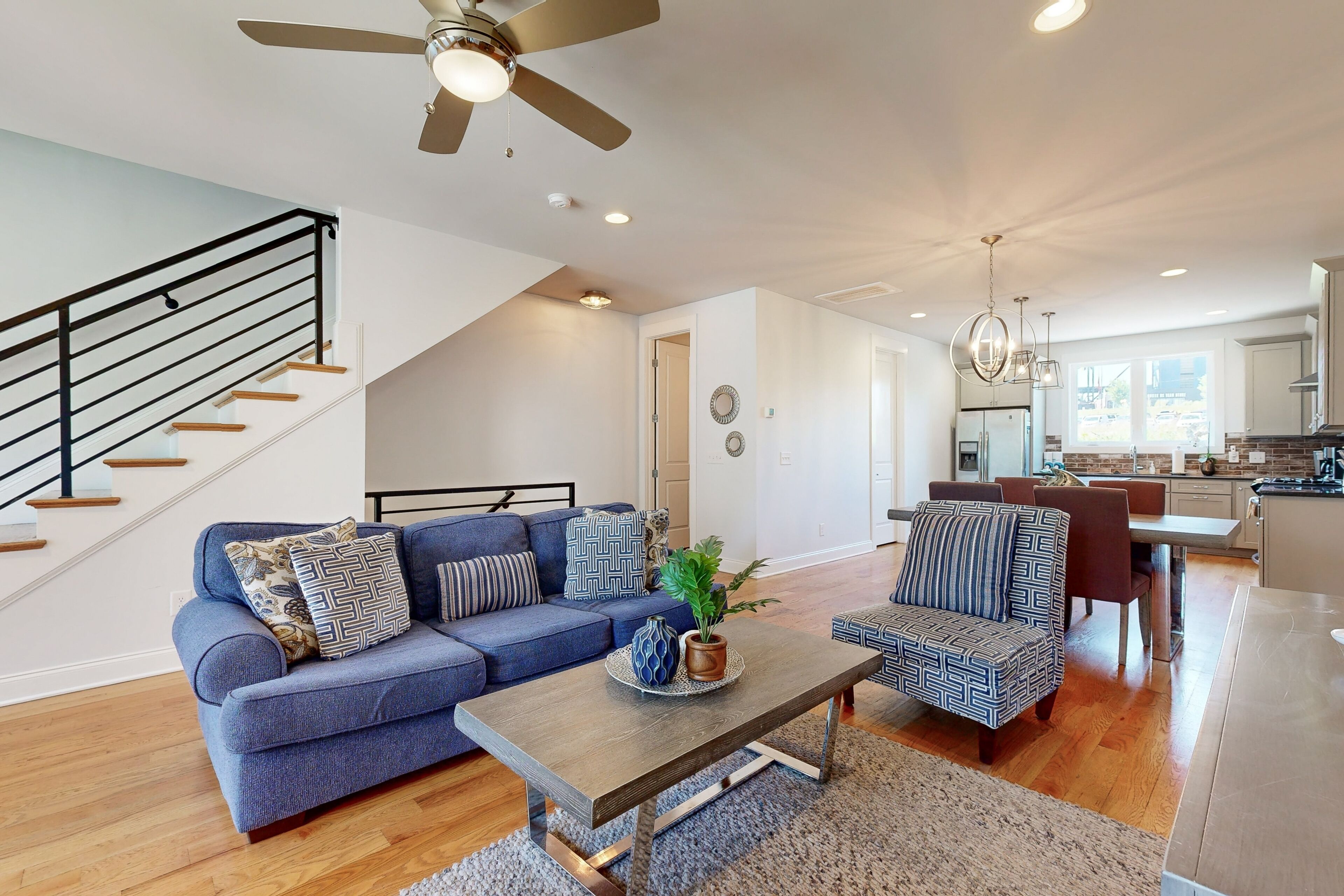 All-Suite Wedgewood-Houston New-Build w/ Private 2-Car Garage & Gas Grill