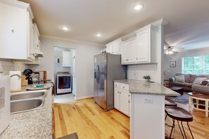 Fridge, microwave, oven, stovetop - Mountain escape with large yard - near downtown, Biltmore, & outdoor adventure (Asheville)