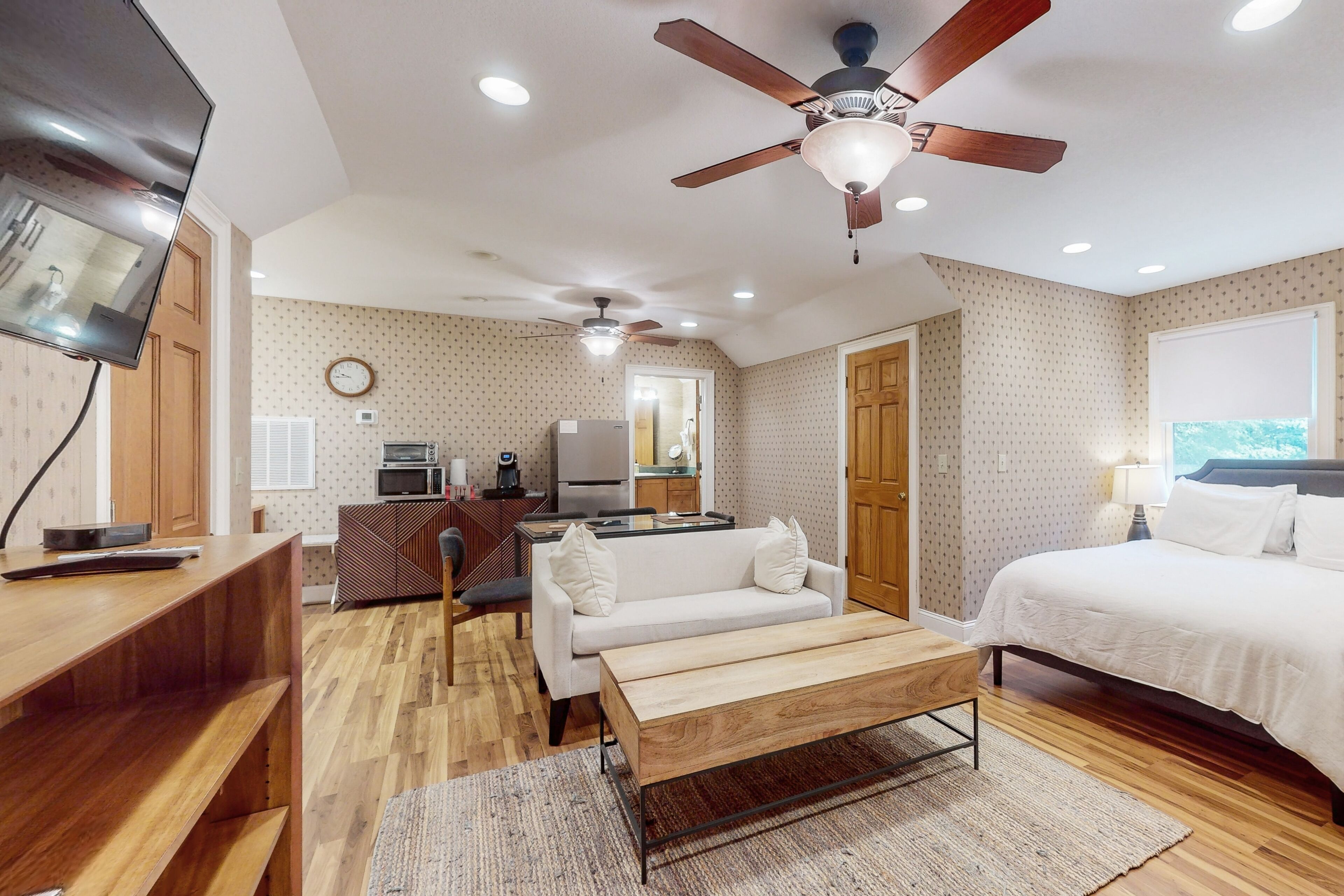 Tree House | Spacious Studio on 20 Acres | Patio & Mile-Long Trail