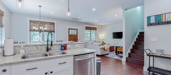 Red Rockers Cottage - Brand-New Home with Front Porch, Bike to Downtown