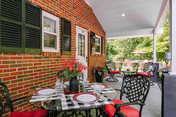 Outdoor dining