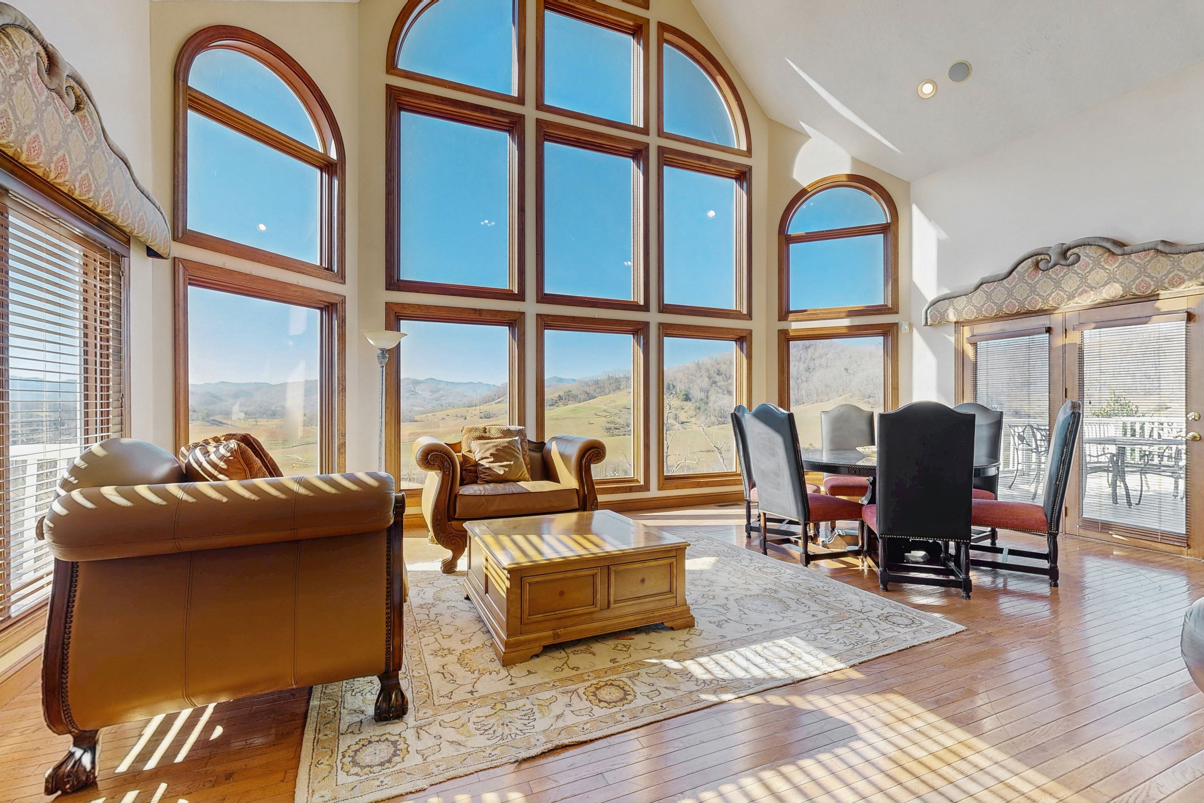 Fernseher, Kamin, Tischfußball