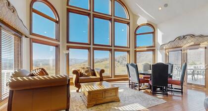 10-acre manor with Blue Ridge views, game room, hot tub & private vintage diner