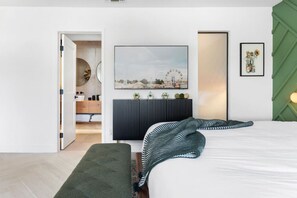 4 bedrooms, premium bedding, desk, iron/ironing board - Colorful Modern Luxury w/ Stunning Mountain Views (Palm Springs)