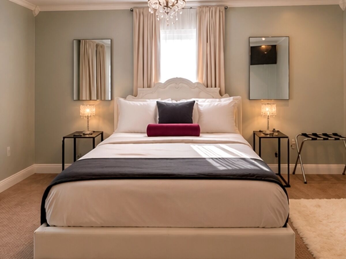 6 bedrooms, iron/ironing board, travel crib, WiFi (free)