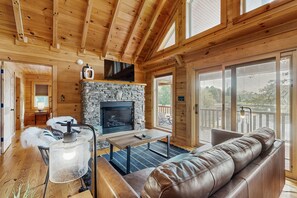 Fernseher, Kamin, Tischtennisplatte