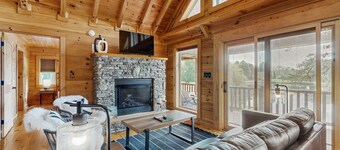 Lakefront cabin with a balcony, firepit, wet bar, washer/dryer, dock, & AC