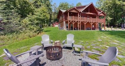 Lakefront cabin with a balcony, firepit, wet bar, washer/dryer, dock, & AC