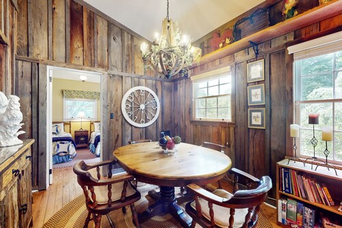 Room to Roam | Delightful Country Farmhouse |Fireplace, Firepit & Fishing Pond