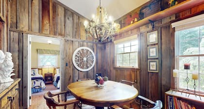 Room to Roam | Delightful Country Farmhouse |Fireplace, Firepit & Fishing Pond