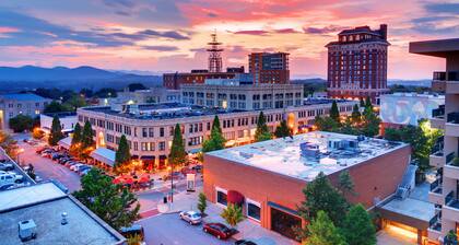 Updated Downtown Apartment w/ Big Private Balcony -- 2 Blocks to Pack Square