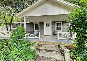 Exterior - Stylish retreat just outside Asheville & minutes from hiking w/deck & patio (Black Mountain)
