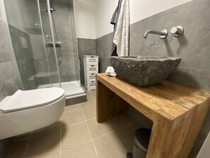 Dusche, Handtücher, Seife, Shampoo