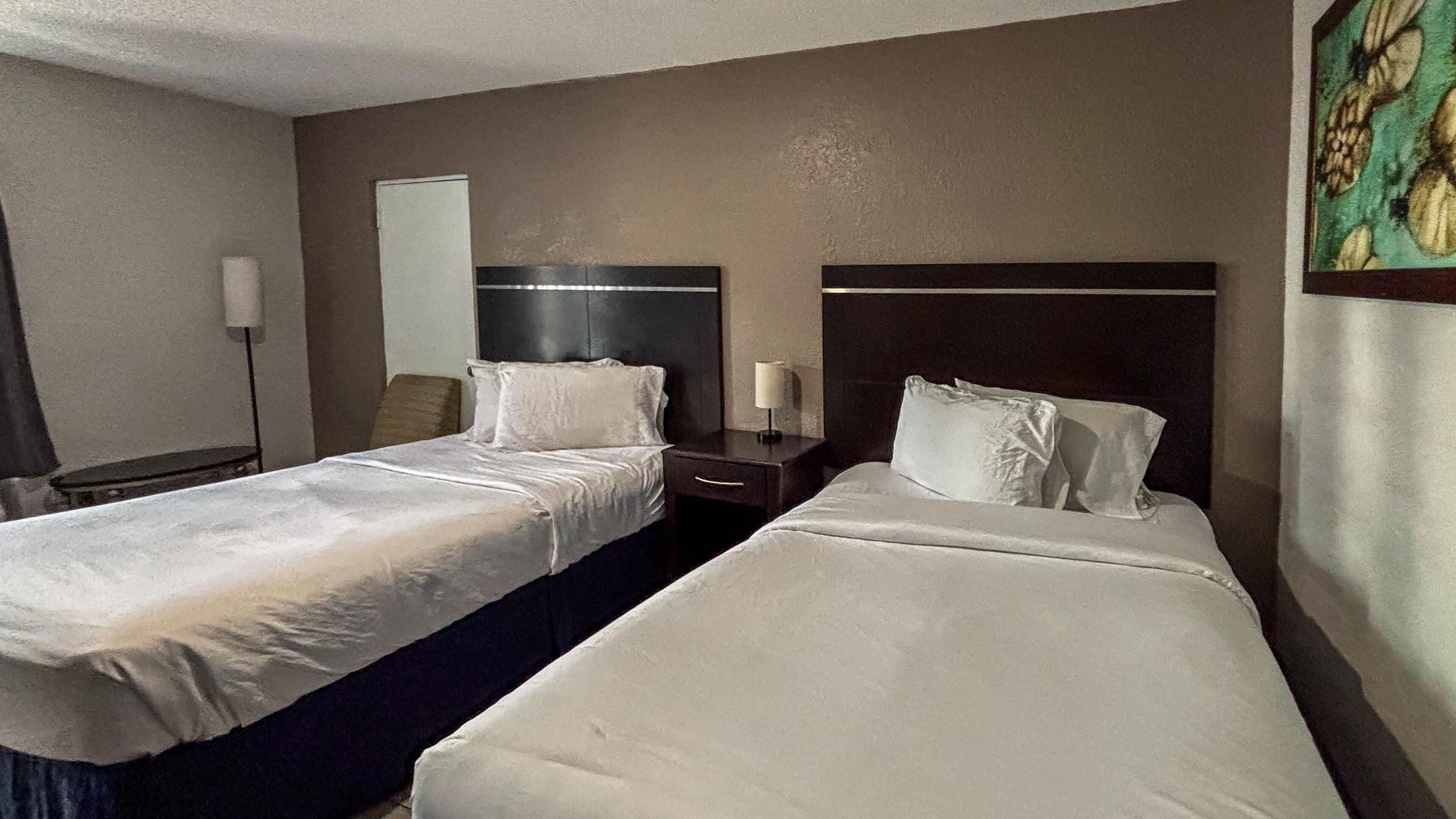 Verdunkelungsvorhänge, Bügeleisen/Bügelbrett, kostenloses WLAN