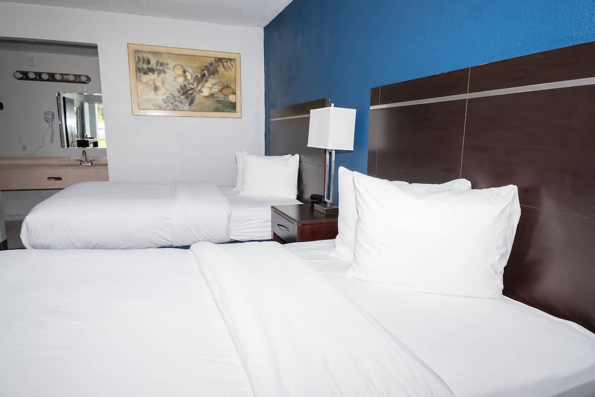 Cortinas opacas, tabla de planchar con plancha, wifi gratis